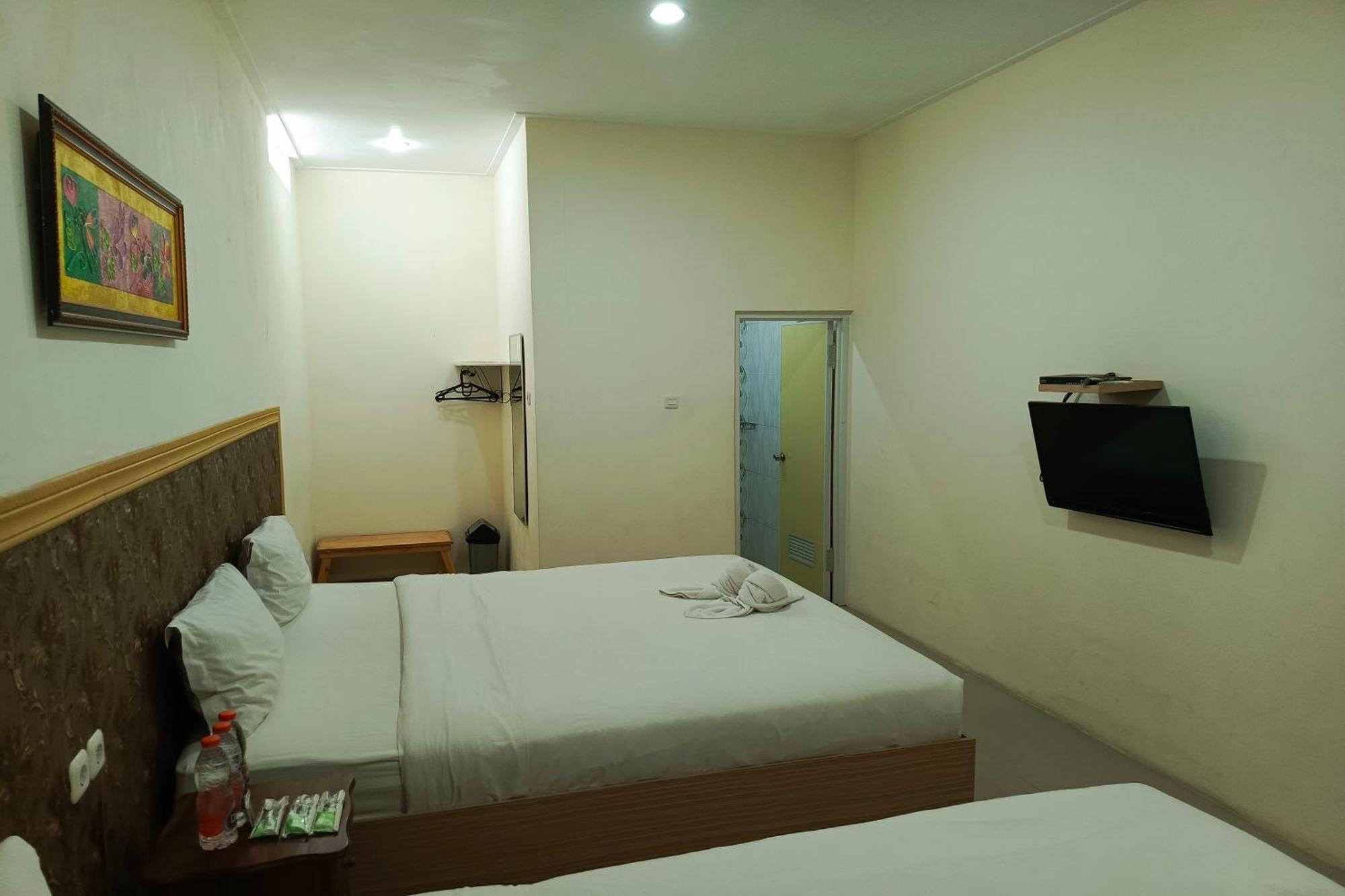 Adisa Homestay Malang Exterior photo