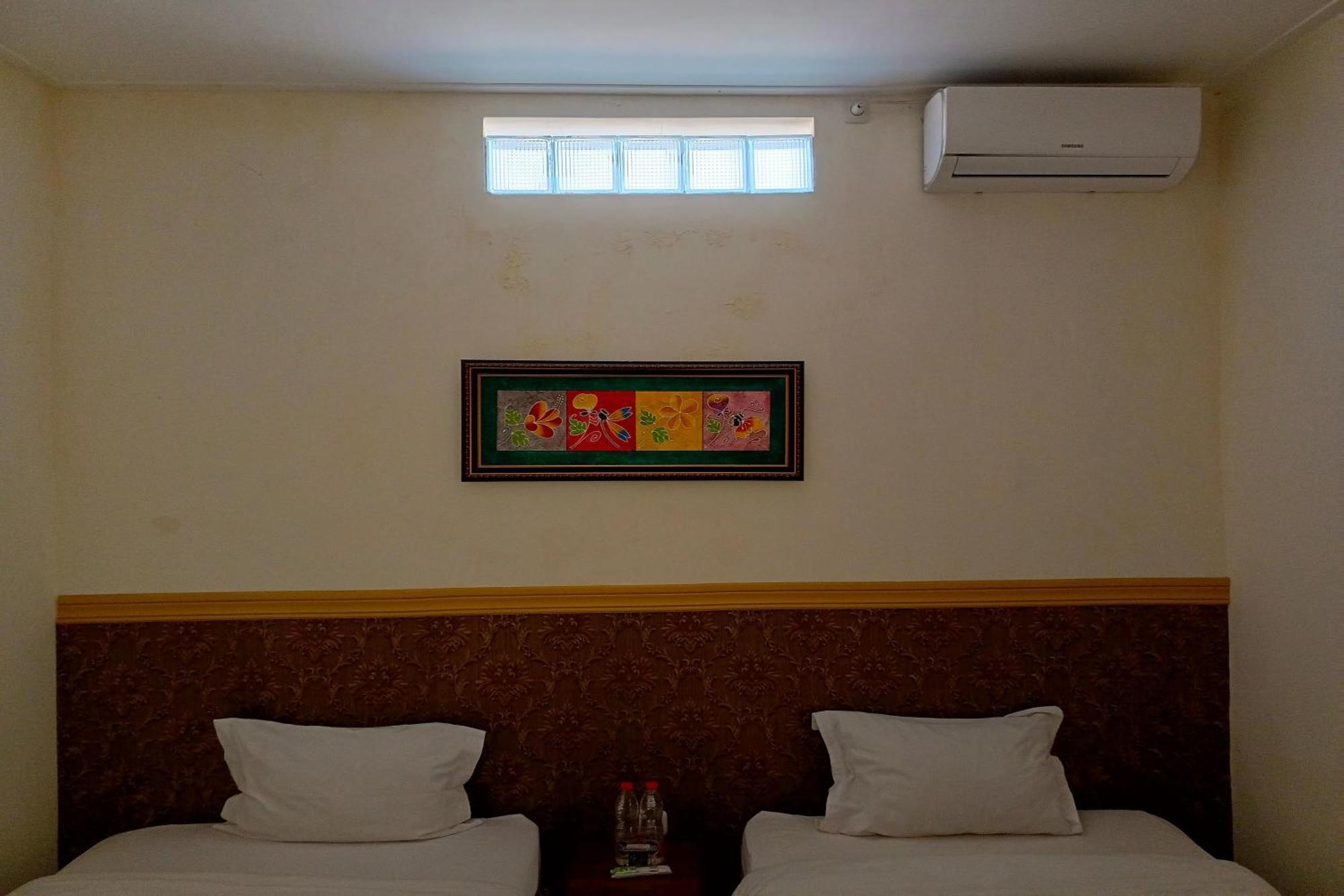 Adisa Homestay Malang Exterior photo