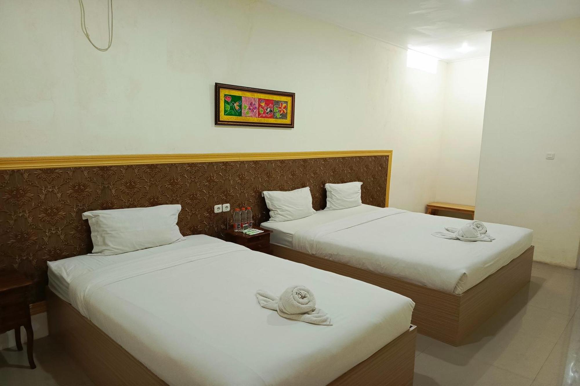 Adisa Homestay Malang Exterior photo