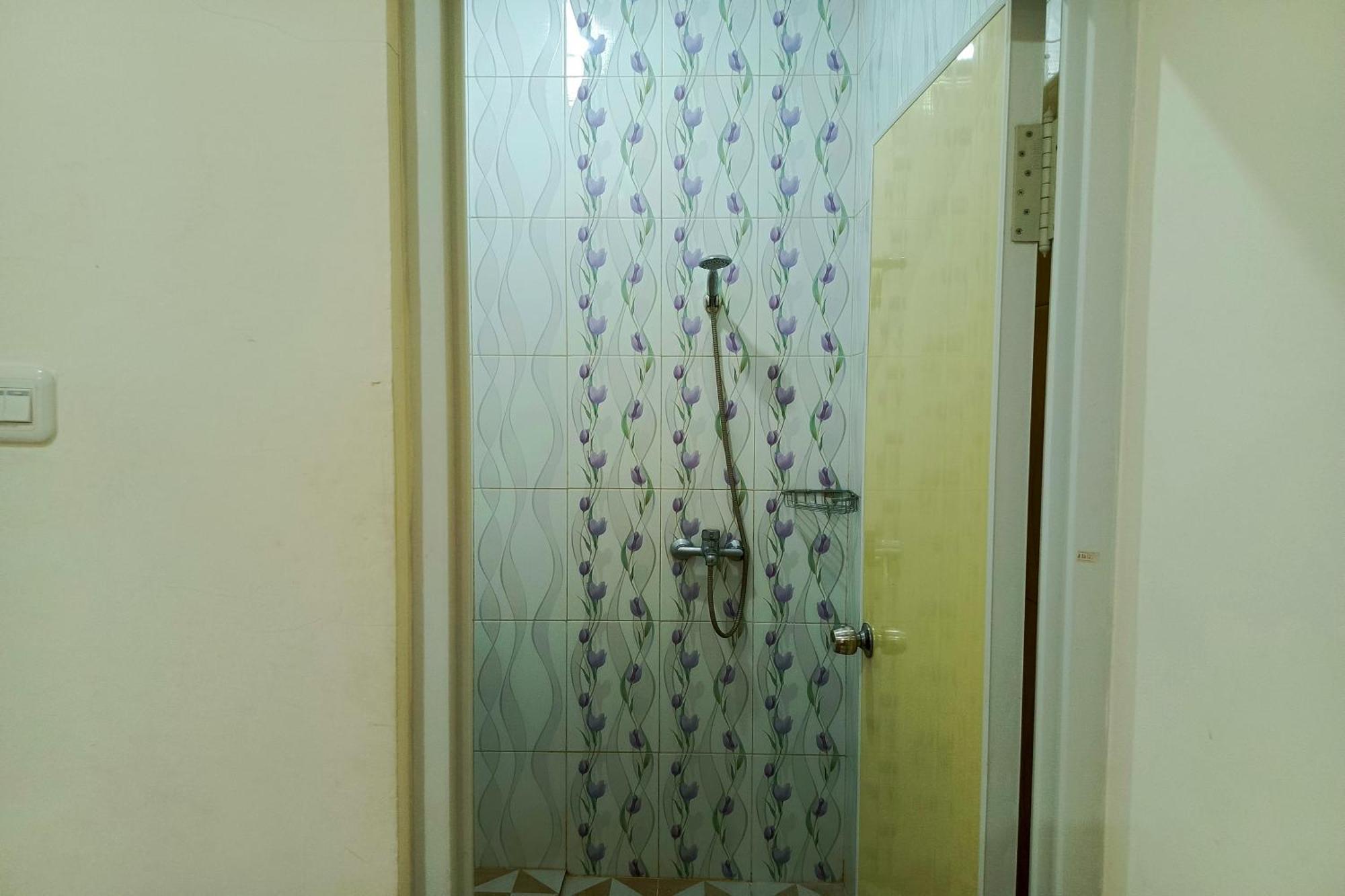 Adisa Homestay Malang Exterior photo