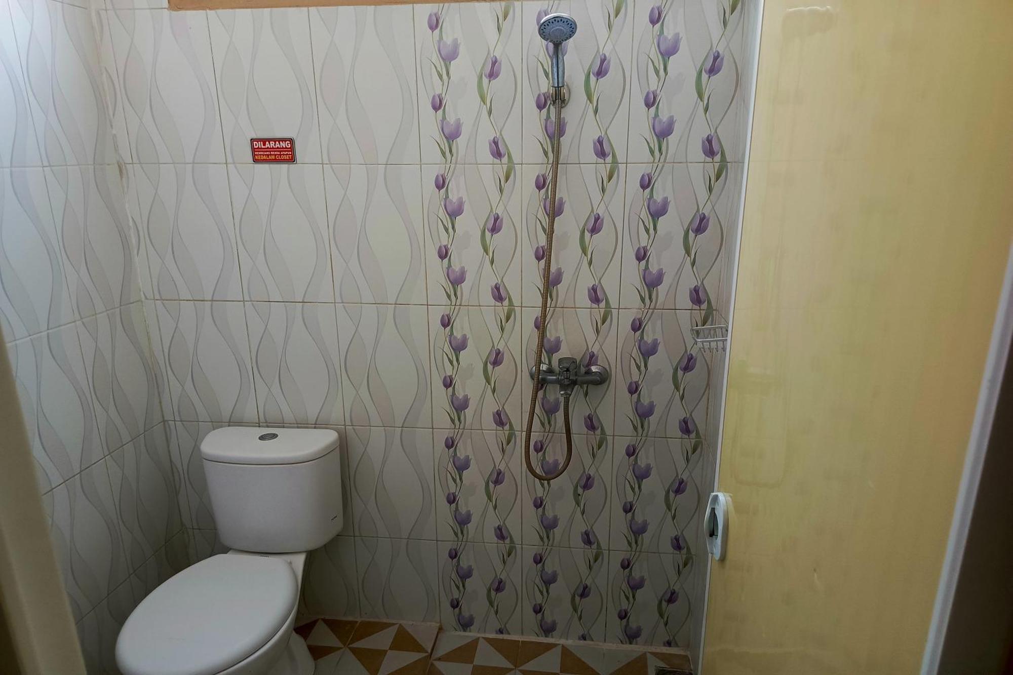 Adisa Homestay Malang Exterior photo