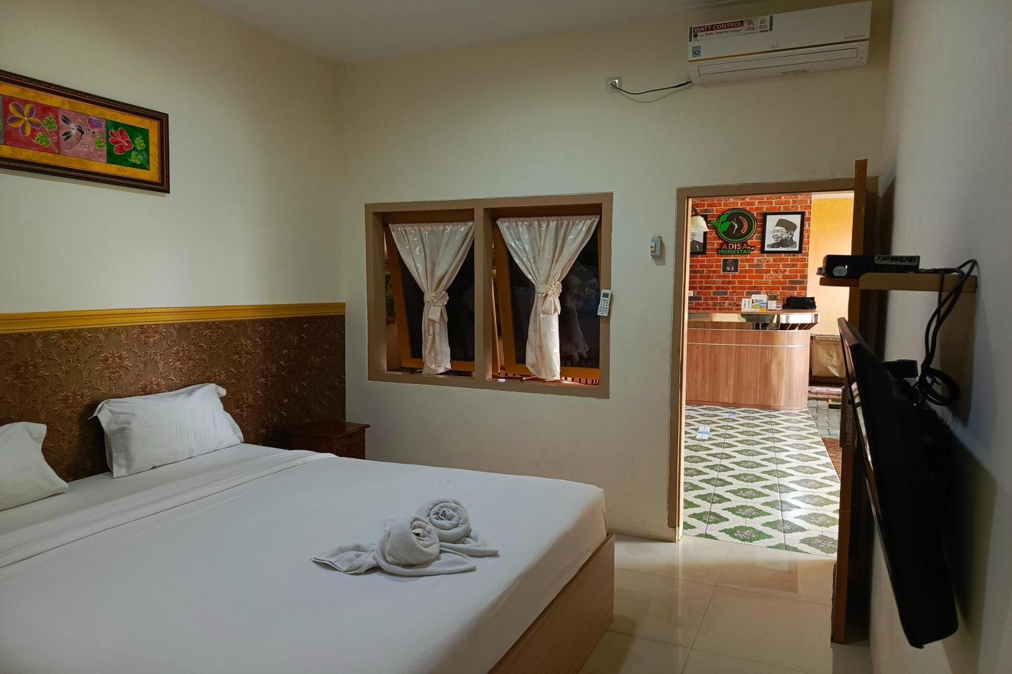Adisa Homestay Malang Exterior photo