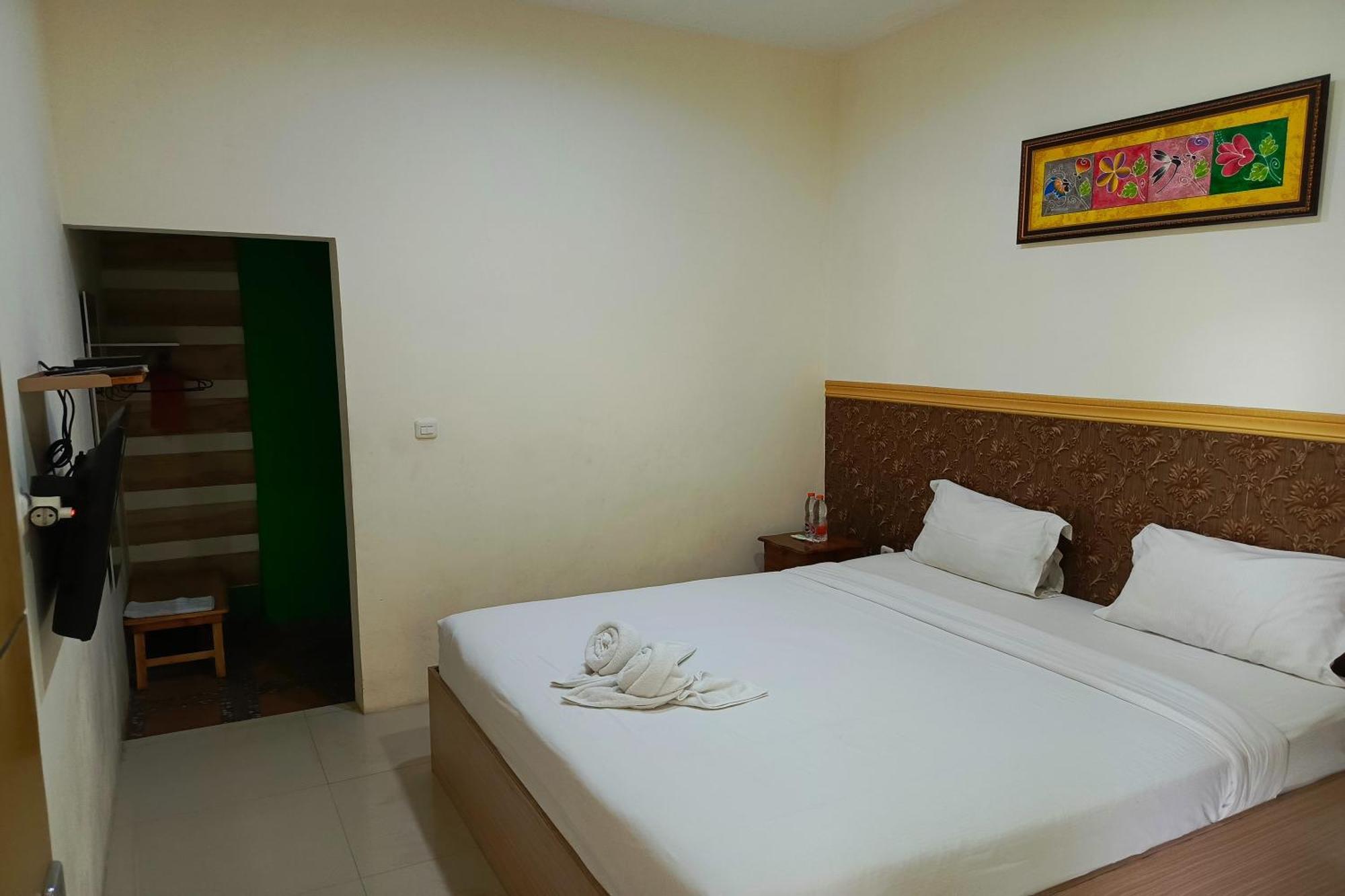 Adisa Homestay Malang Exterior photo