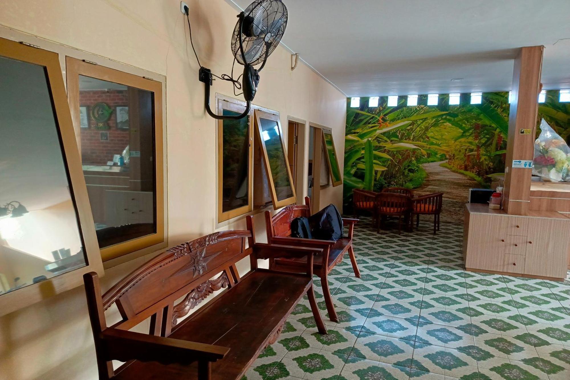 Adisa Homestay Malang Exterior photo